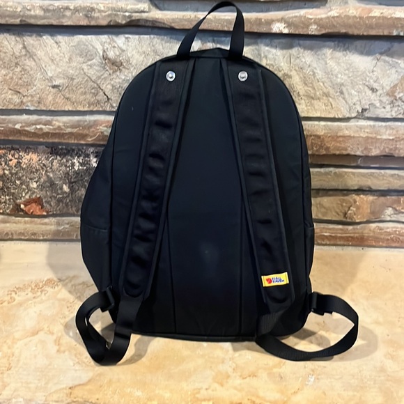 Fjallraven Vardag 25 L Black Classic Backpack - Picture 5 of 12